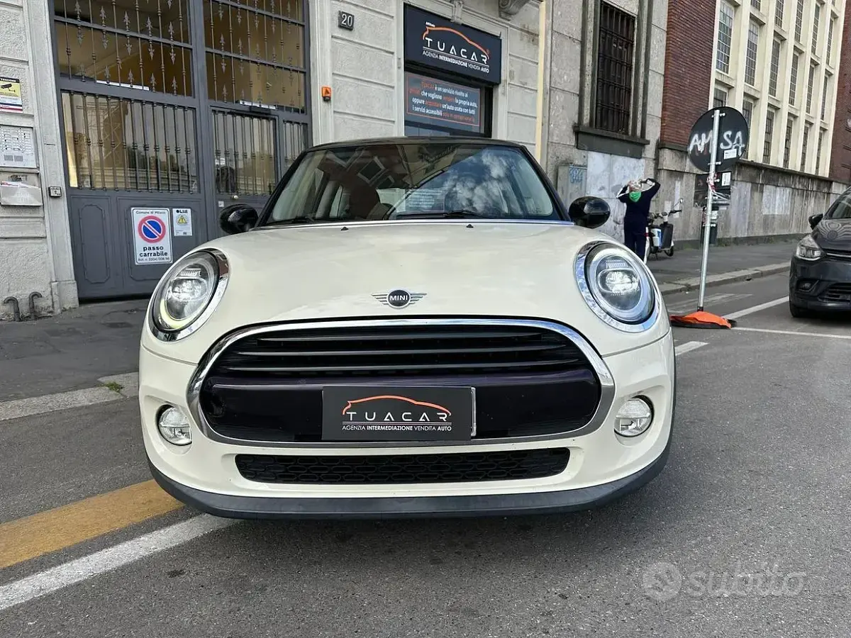 Usata Mini Cooper D Hype 116 CV (85 kW) 2019 Beige Utilitaria