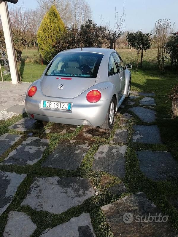 Usata VW New Beetle 101 CV (74 kW) 2003 Grigio Utilitaria