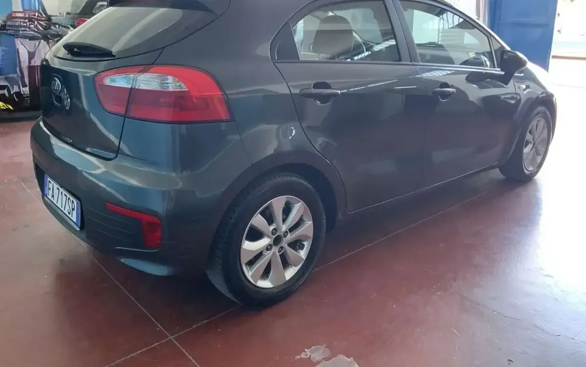 Usata Kia Rio 86 CV (63 kW) 2015 Berlina