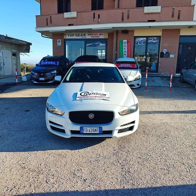 Usata Jaguar XE Portfolio 180 CV (132 kW) 2016 Bianco Berlina