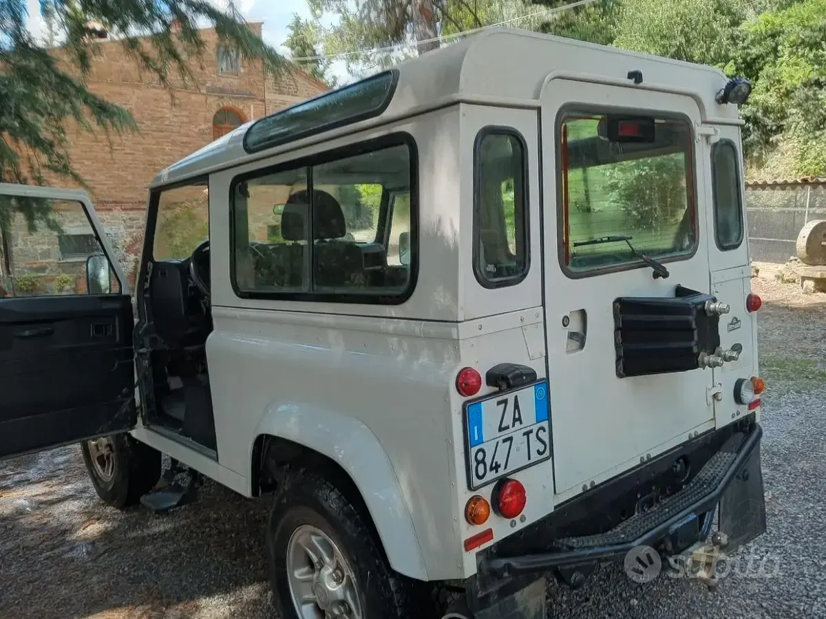 Usata Land Rover Defender 122 CV (89 kW) 2009 Bianco Station wagon