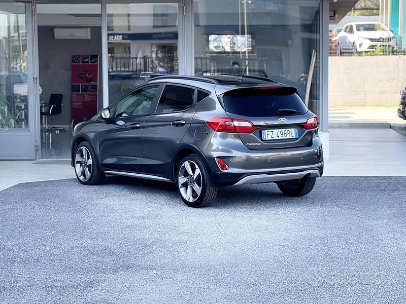 Usata Ford Fiesta 101 CV (74 kW) 2019 Grigio Utilitaria