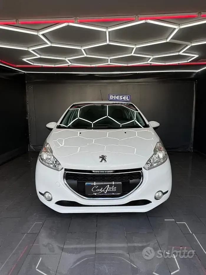 Usata Peugeot 208 Allure 68 CV (50 kW) 2013 Bianco Utilitaria