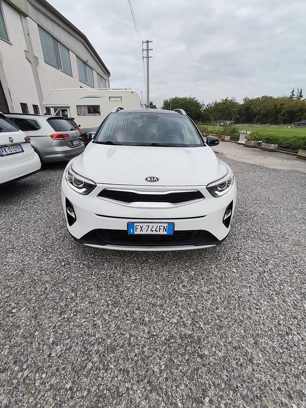 Usata Kia Stonic 120 CV (88 kW) 2019 Bianco SUV