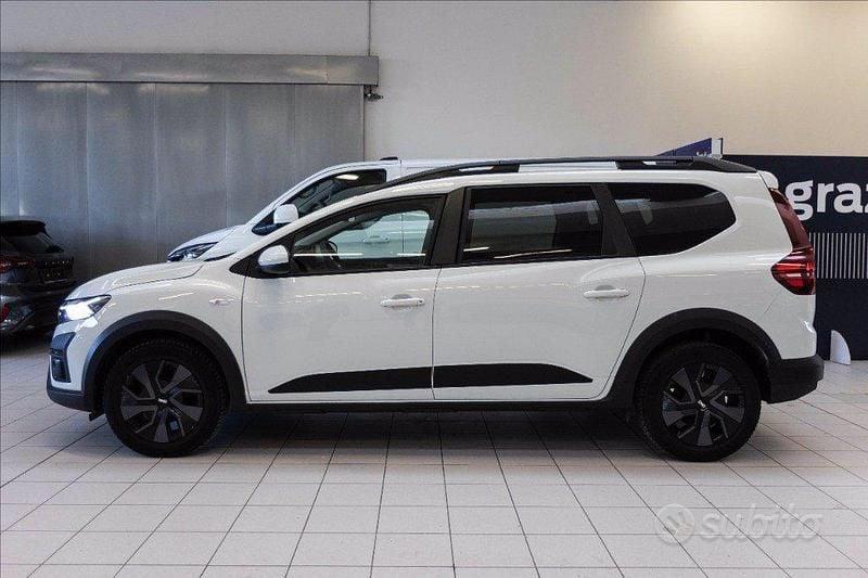 Usata Dacia Jogger Essentiel 101 CV (74 kW) 2024 Bianco Monovolume