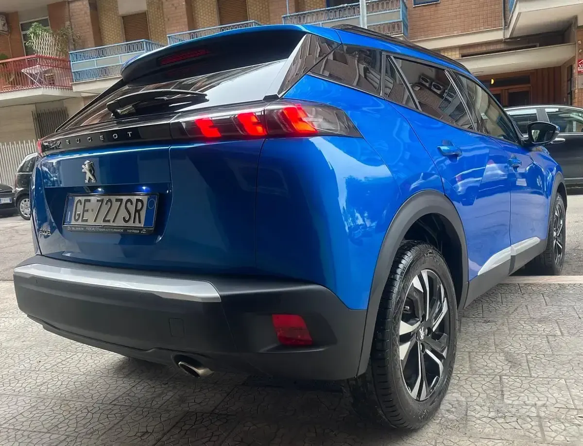 Usata Peugeot 2008 Allure 131 CV (96 kW) 2021 Blu SUV