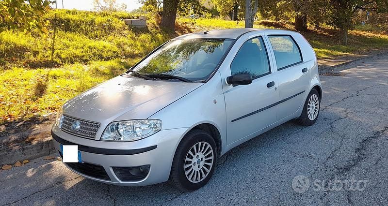 Grigio Usata 2007 Fiat Punto Tre volumi | 1400 € - Immagine 1/4