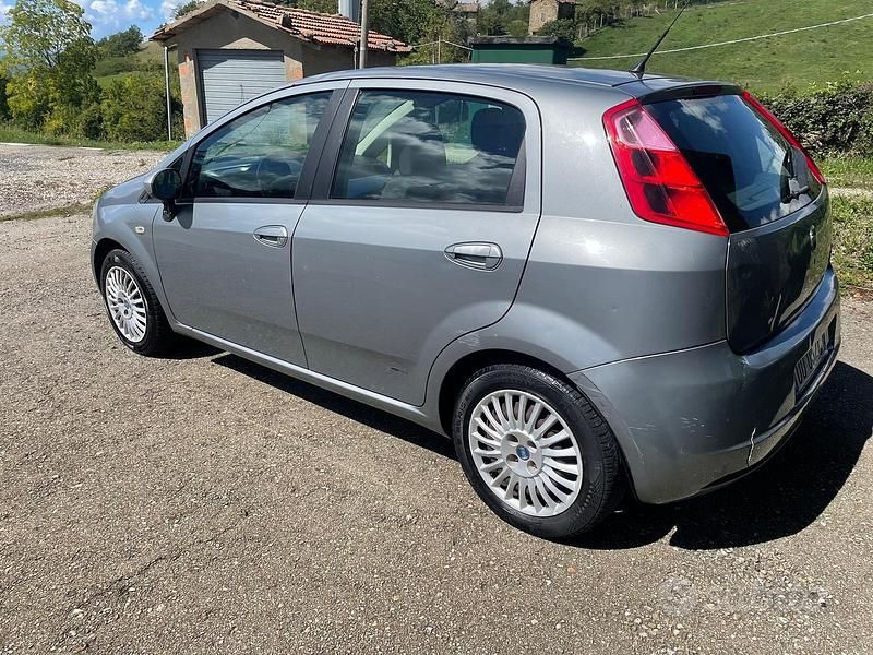 Usata Fiat Grande Punto 65 CV (47 kW) 2006 Grigio Utilitaria