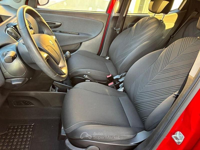 Usata Lancia Ypsilon Gold 69 CV (50 kW) 2022 Rosso Utilitaria