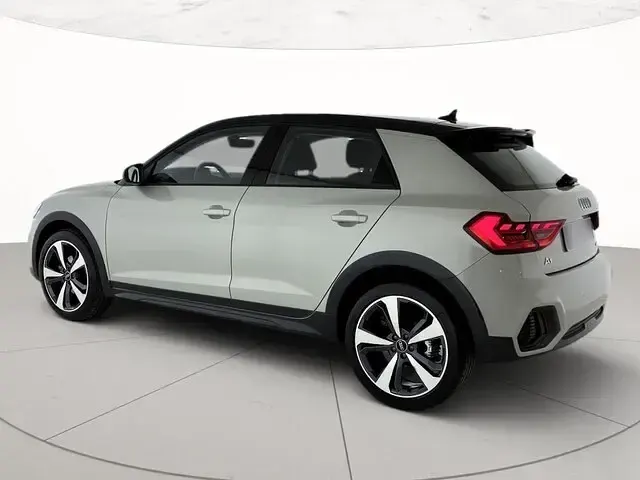 Usata Audi A1 Ambiente 110 CV (80 kW) 2024 N8 argento cavo metallizzato SUV
