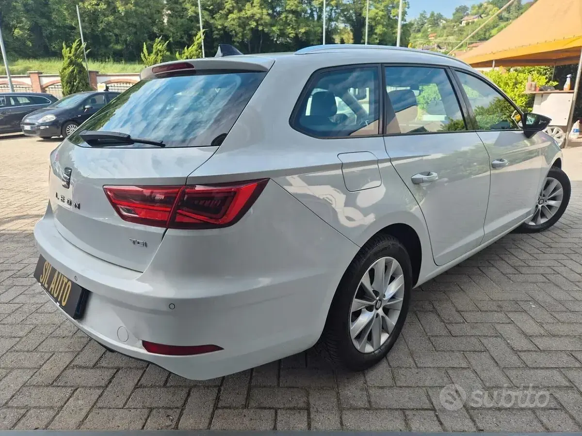 Käytetty Seat Leon ST Style 110 HP (80 kW) 2018 Valkoinen Farmari