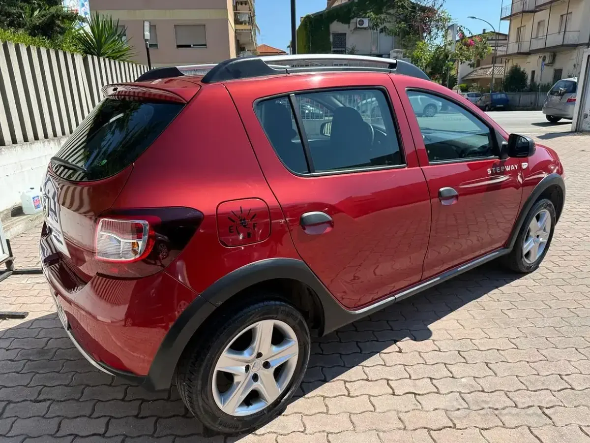 Usata Dacia Sandero Stepway 90 CV (66 kW) 2014 Rosso Berlina