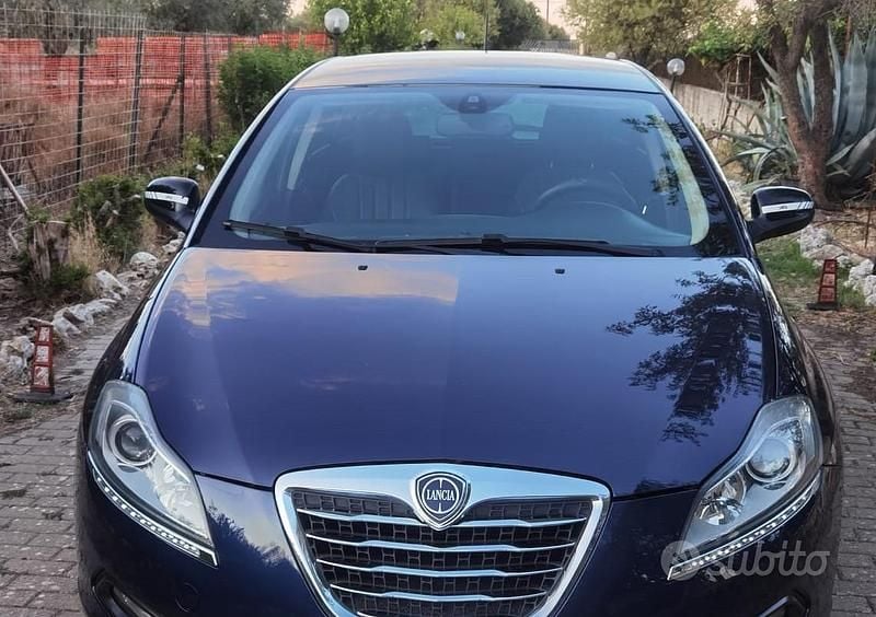 Usata Lancia Delta 130 CV (95 kW) 2014 Blu Utilitaria