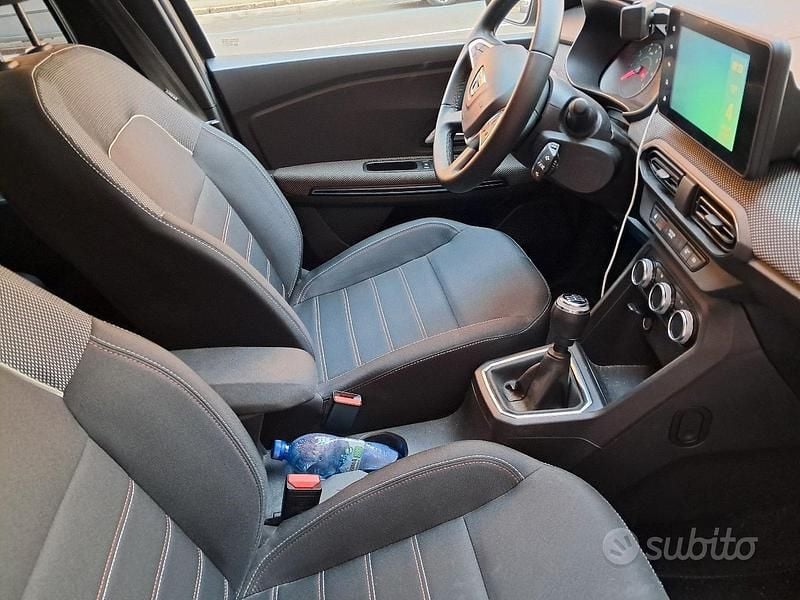 Usata Dacia Jogger Extreme 110 CV (80 kW) 2022 Nero Monovolume