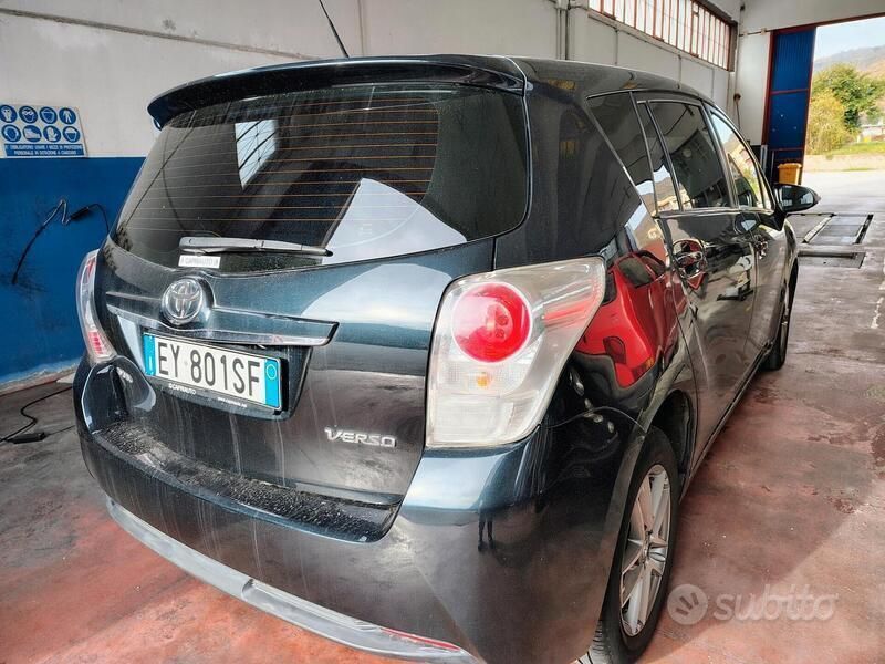 Usata Toyota Verso Style 111 CV (81 kW) 2015 Blu Monovolume