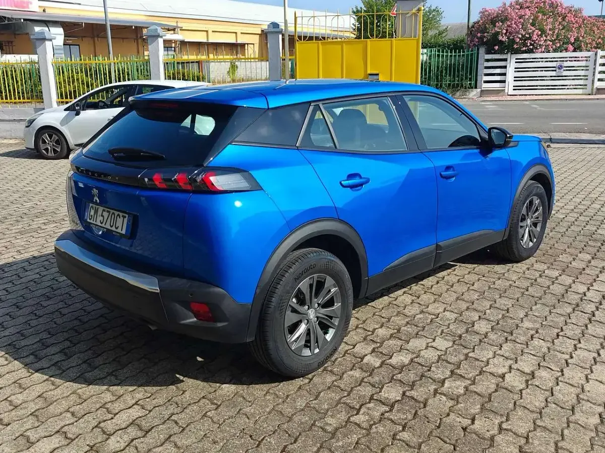 Usata Peugeot 2008 Active 102 CV (75 kW) 2022 Blu/azzurro SUV