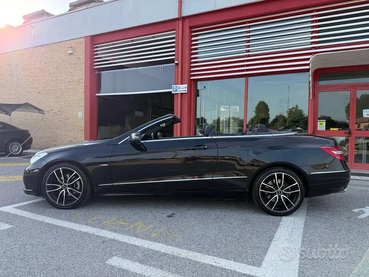 Usata Mercedes E220 Avantgarde 170 CV (125 kW) 2011 Nero Cabrio