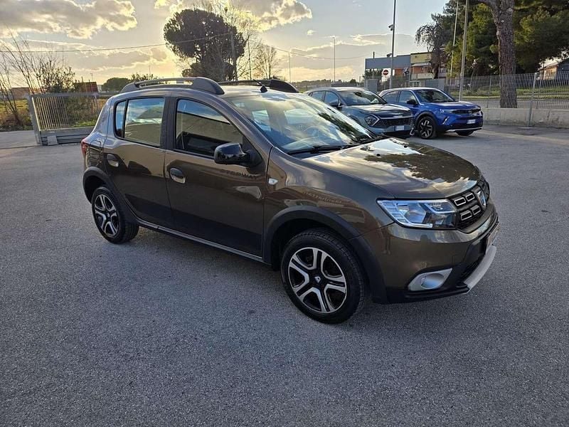 Marrone Usata 2021 Dacia Sandero Stepway Tre volumi | 10.497 € (Ottimo prezzo) - Immagine 1/4