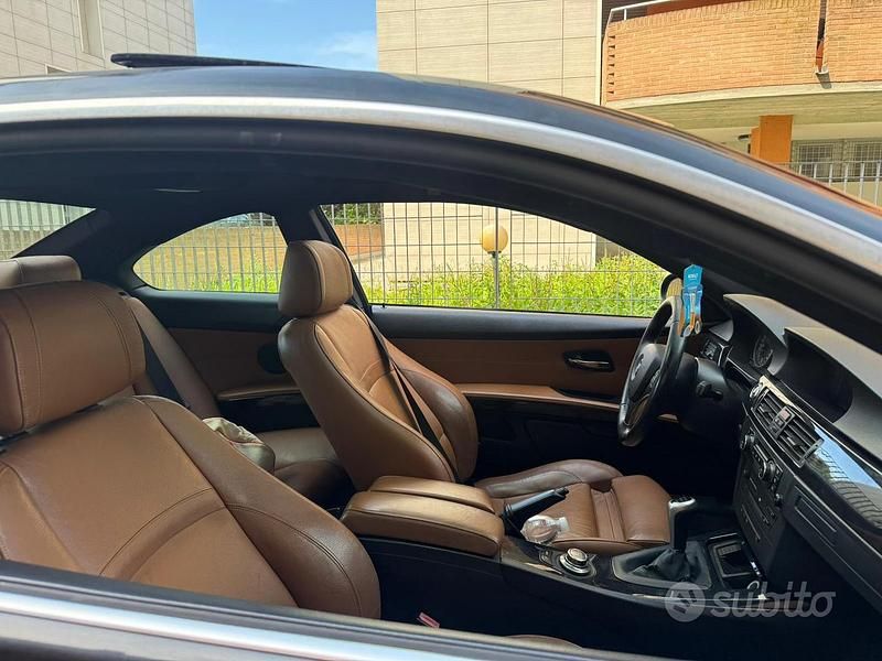 Usata BMW 330 Sport Line 231 CV (169 kW) 2006 Blu Coupé