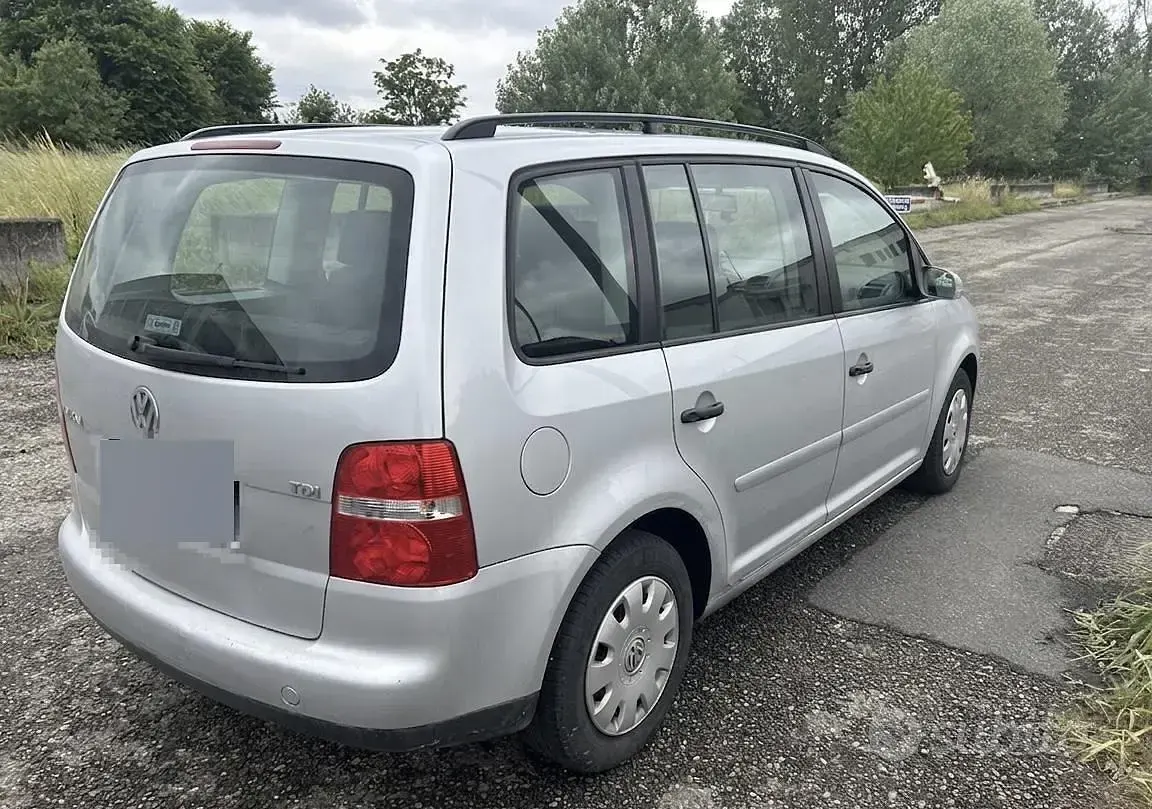 Begagnad VW Touran 101 HK (74 kW) 2006 Minibuss