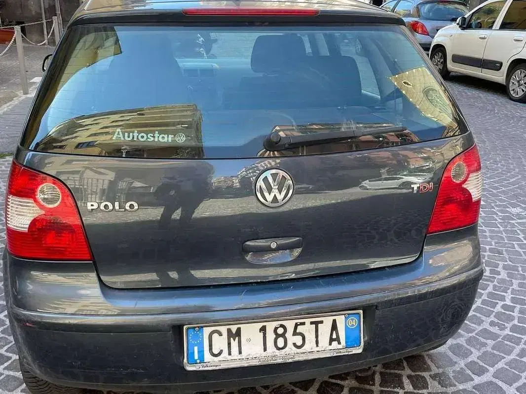 Usata VW Polo Highline 101 CV (74 kW) 2004 Grigio Utilitaria