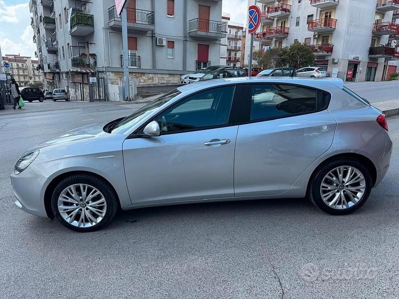 Usata Alfa Romeo Giulietta Distinctive 120 CV (88 kW) 2017 Grigio Utilitaria