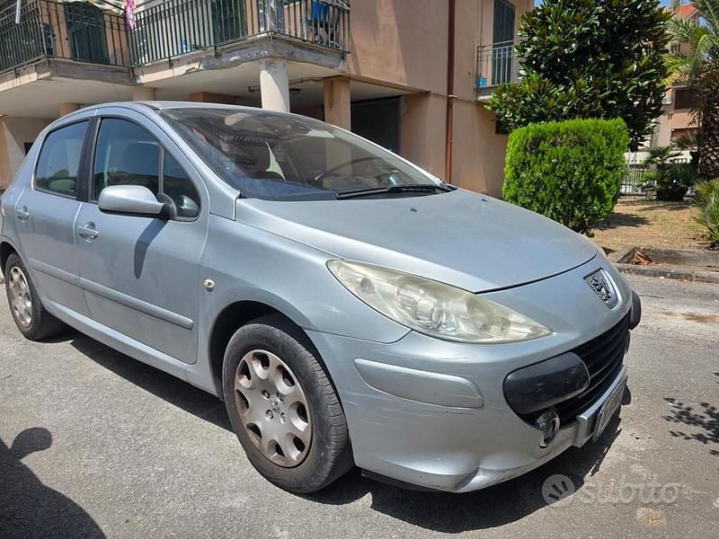 Grigio Usata 2006 Peugeot 307 Tre volumi | 2000 € (Buon prezzo) - Immagine 1/4