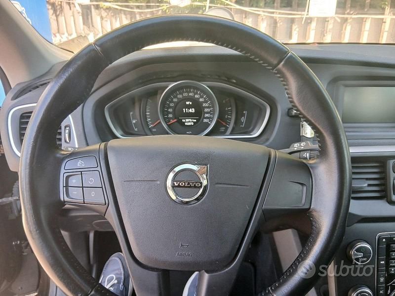 Occasion Volvo V40 Kinetic 120 ch (88 kW) 2016 Noir Berline