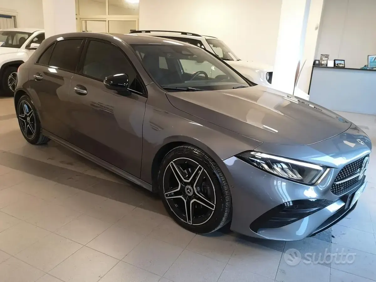 Usata Mercedes A180 Premium 116 CV (85 kW) 2024 Grigio Berlina