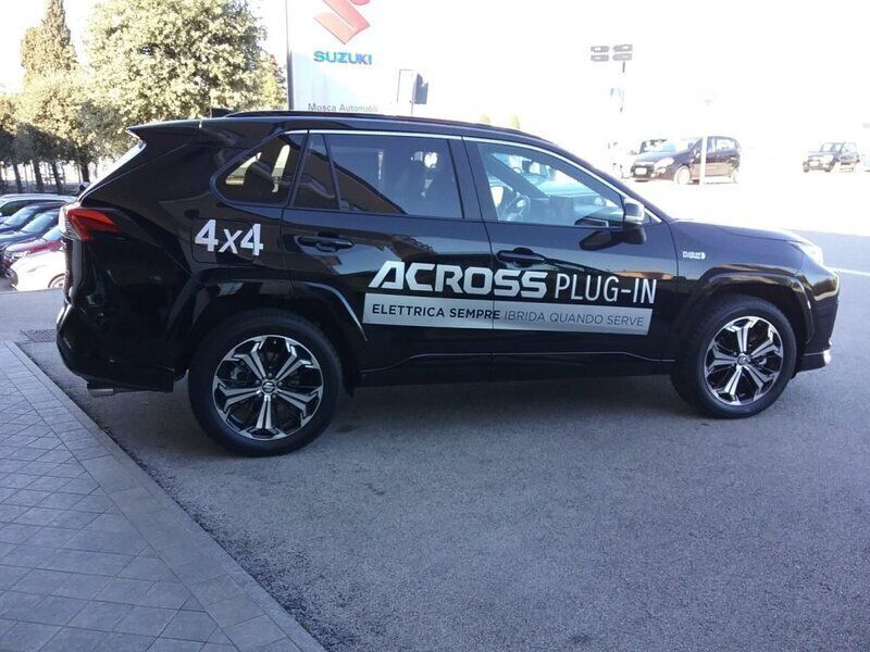 Second-hand Suzuki Across 306 CP (225 kW) 2023 Negru SUV