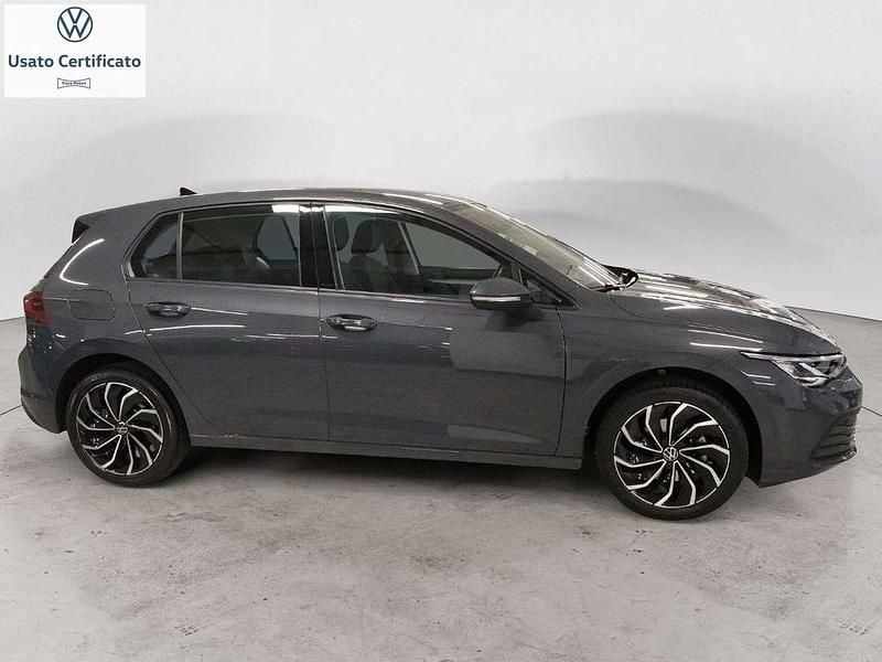 Usata VW Golf VIII Life 110 CV (80 kW) 2022 Grigio Berlina