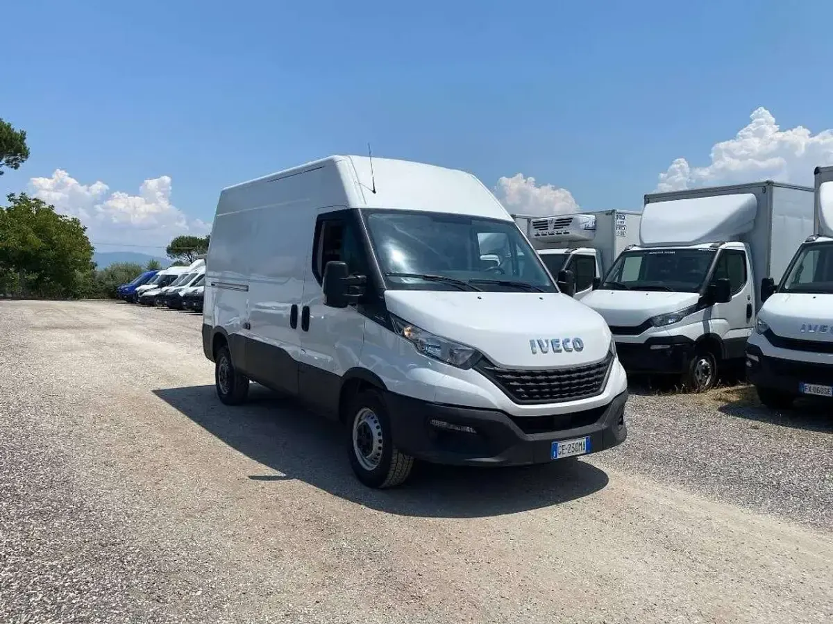 Usata Iveco Daily 116 CV (85 kW) 2021 Bianco Monovolume