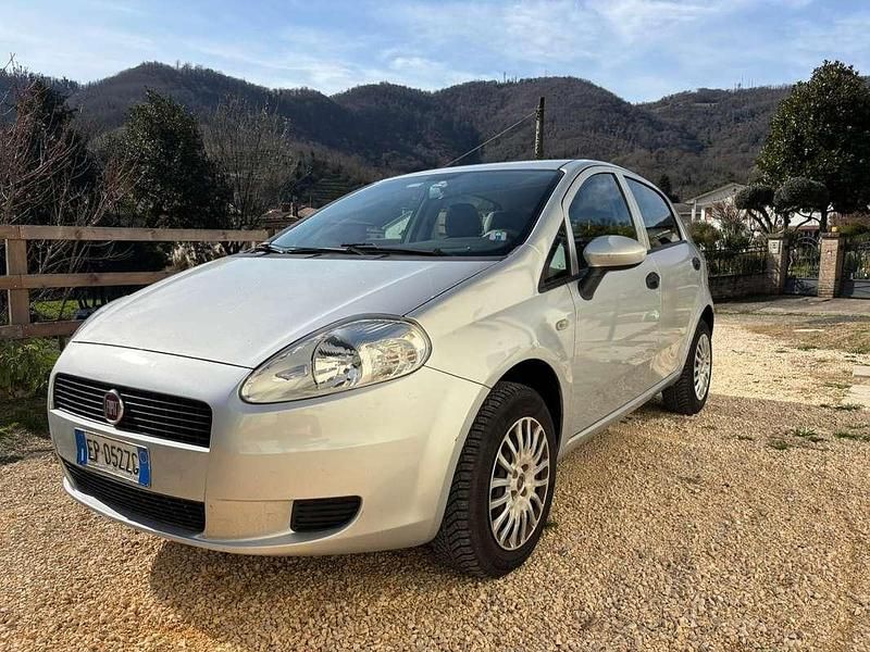 Usata Fiat Grande Punto 77 CV (56 kW) 2013 Grigio Utilitaria