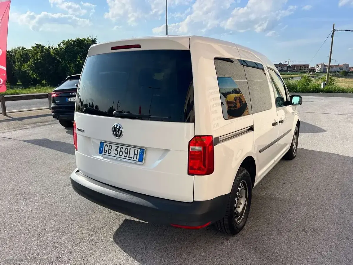 Usata VW Caddy 102 CV (75 kW) 2020 Bianco Monovolume