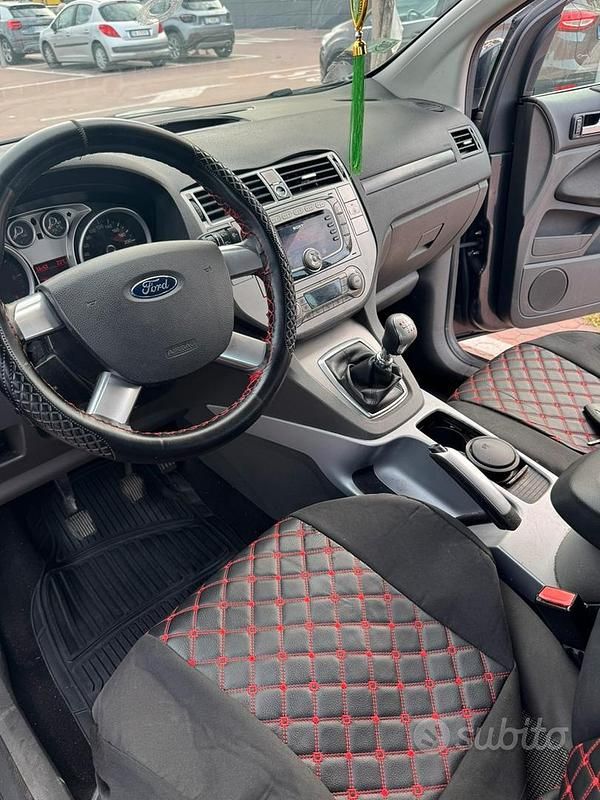 Usata Ford Kuga 140 CV (102 kW) 2010 Grigio SUV