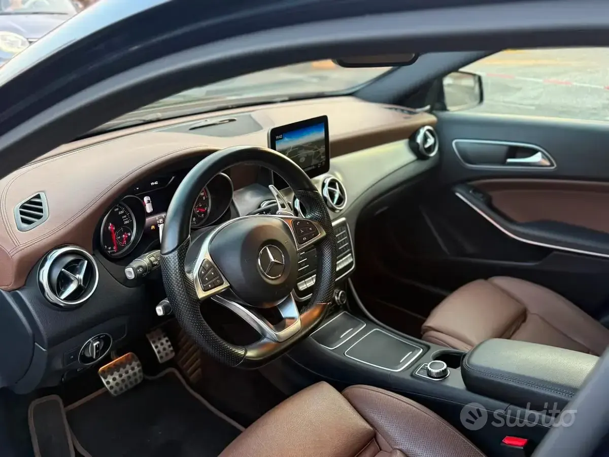 Usata Mercedes GLA220 AMG 177 CV (130 kW) 2018 Bluazzurro SUV