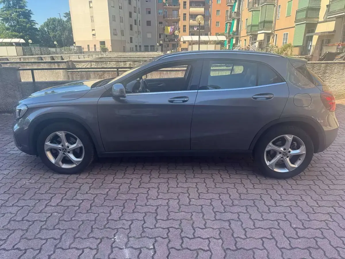 Usata Mercedes GLA250 211 CV (155 kW) 2018 Grigio SUV