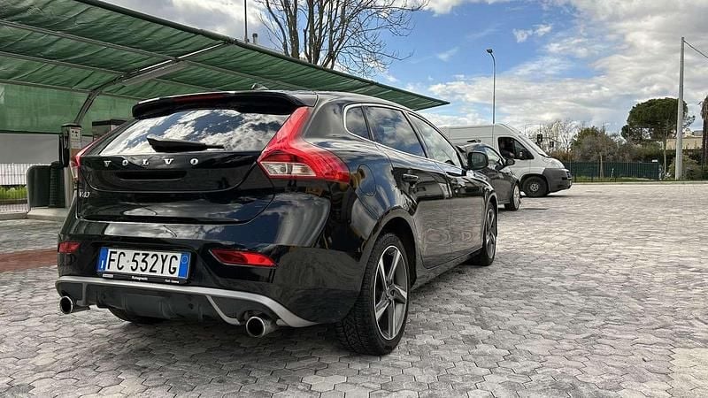 Usata 2016 Volvo V40 R-Design Kinetic Tre volumi | 12.000 € (Buon prezzo) - Immagine 1/4