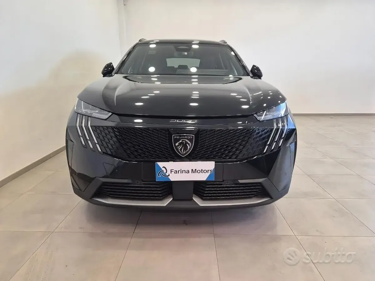Usata Peugeot 5008 Allure 145 CV (106 kW) 2025 Nero SUV