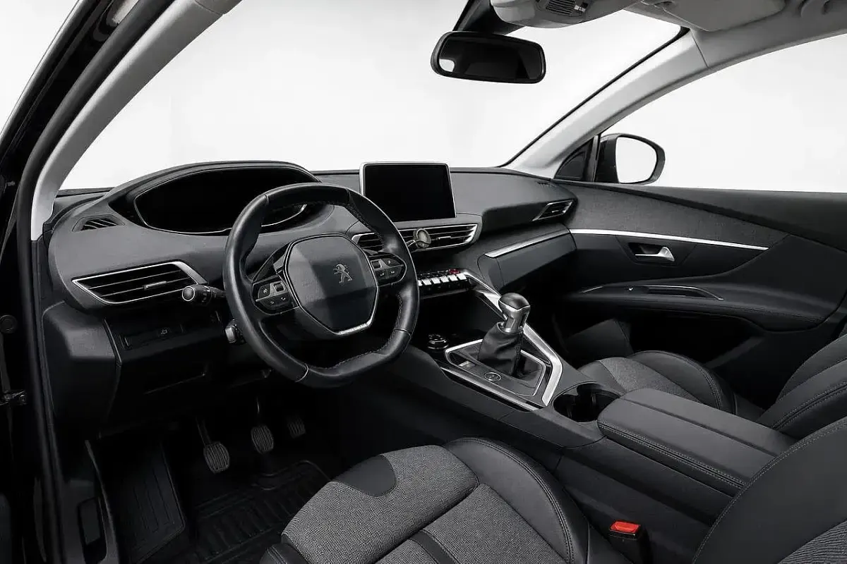 Usata Peugeot 3008 Allure 131 CV (96 kW) 2017 Grigio SUV