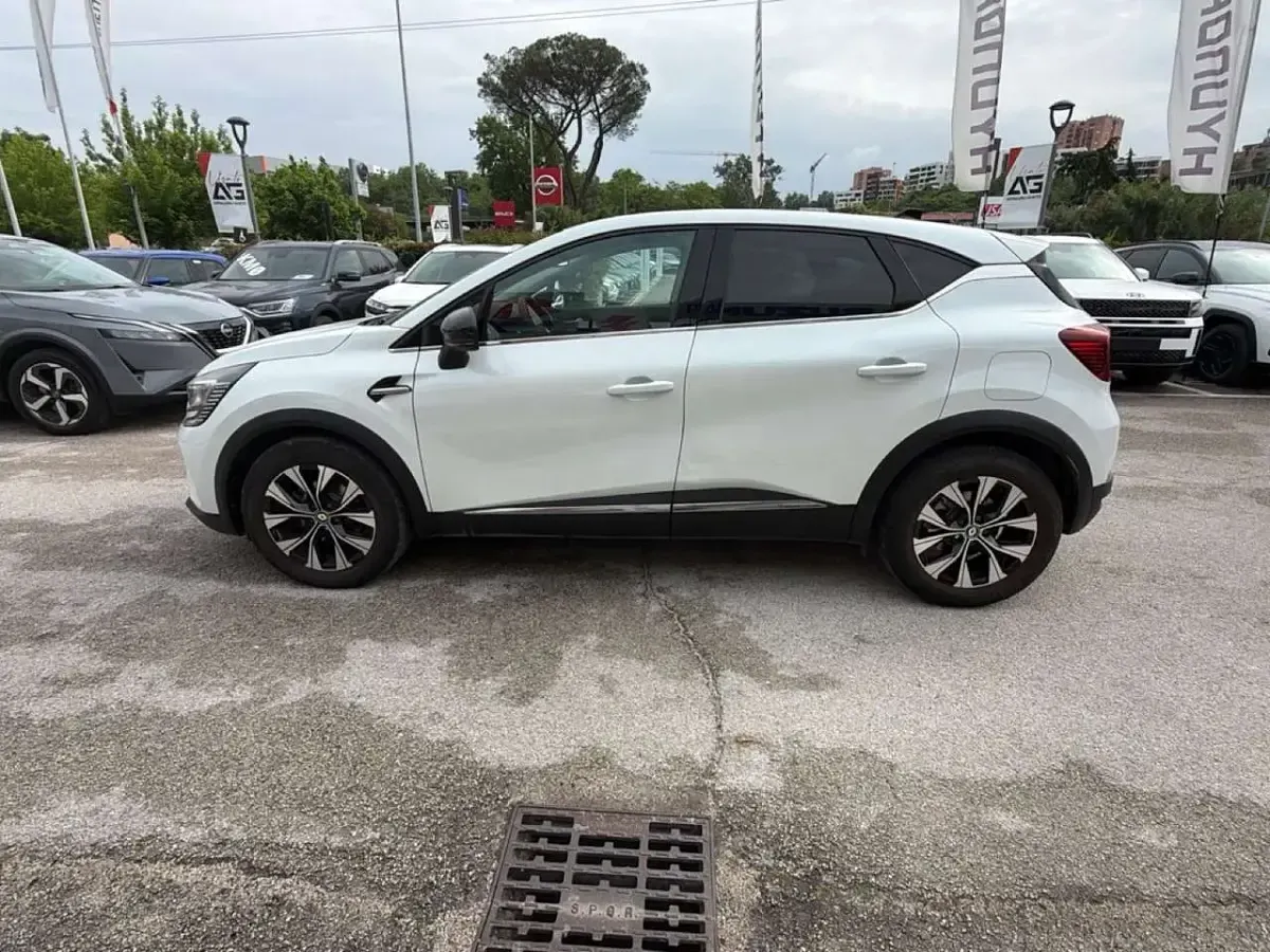 Usata Renault Captur Engineered 159 CV (116 kW) 2023 Beige SUV