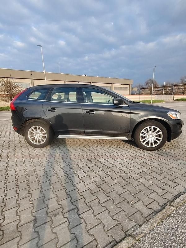 Usata Volvo XC60 Momentum 205 CV (150 kW) 2010 Nero SUV