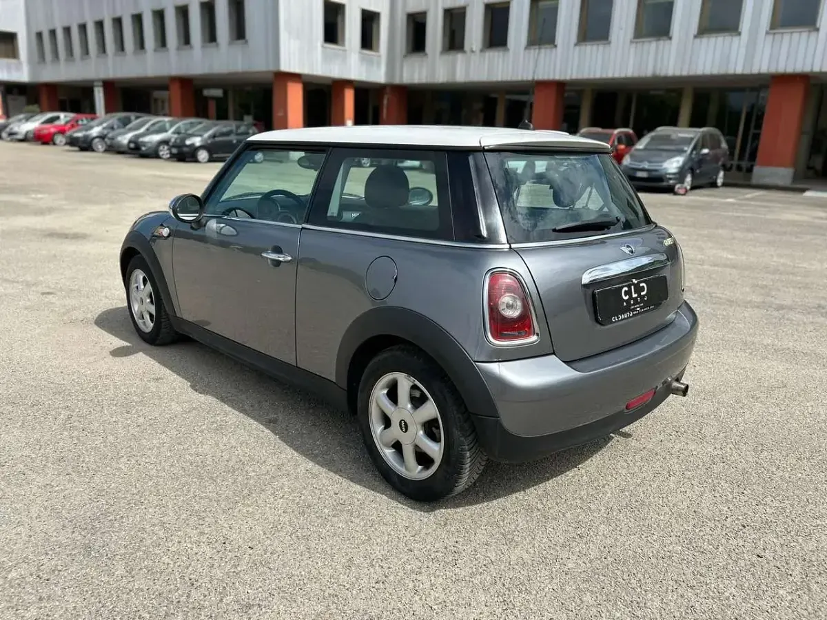 Begagnad Mini Cooper 75 HK (55 kW) 2010 Grå Halvkombi