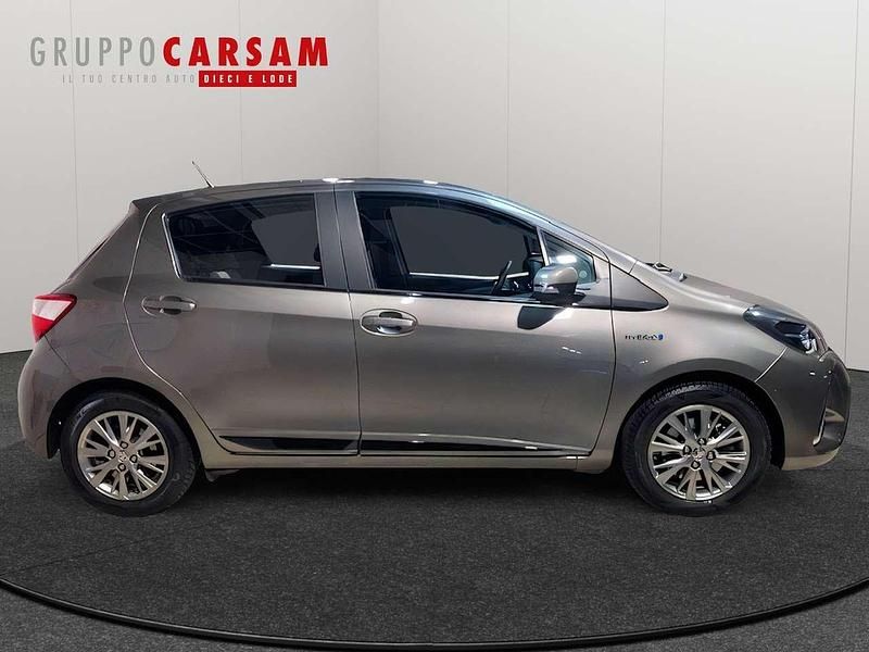 Usata Toyota Yaris Active 111 CV (81 kW) 2017 Marrone Utilitaria