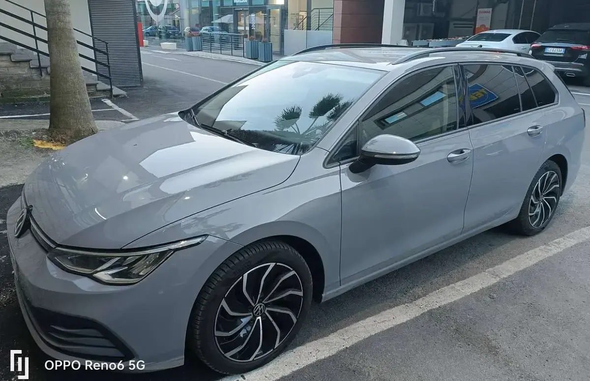 Usata VW Golf VIII Life 110 CV (80 kW) 2021 Grigio Station wagon
