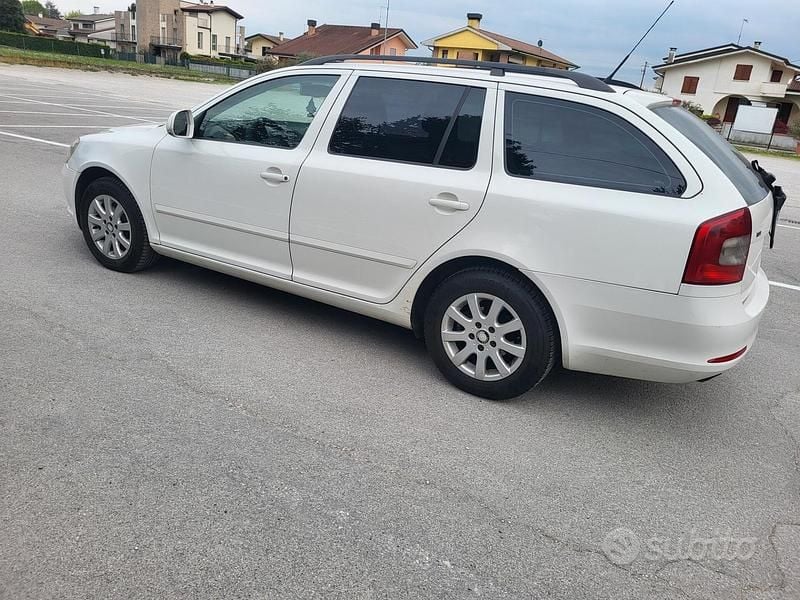 Usata Skoda Octavia 105 CV (77 kW) 2012 Bianco Station wagon