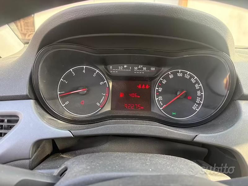 Usata Opel Corsa 90 CV (66 kW) 2015 Nero Utilitaria