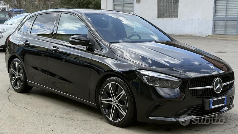 Usata Mercedes B180 Progressive 116 CV (85 kW) 2023 Nero Monovolume