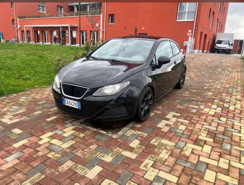 Nero Usata 2010 Seat Ibiza SC Due volumi | 2590 € (Cara) - Immagine 1/4