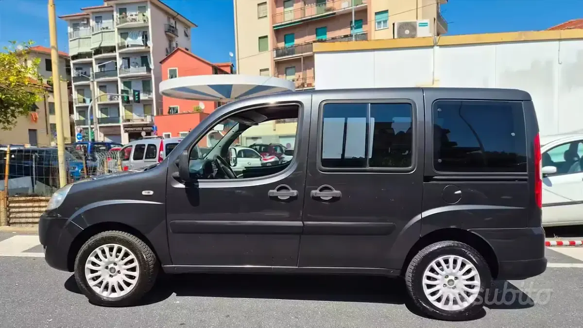 Usata Fiat Doblò Dynamic 120 CV (88 kW) 2009 Grigio Monovolume